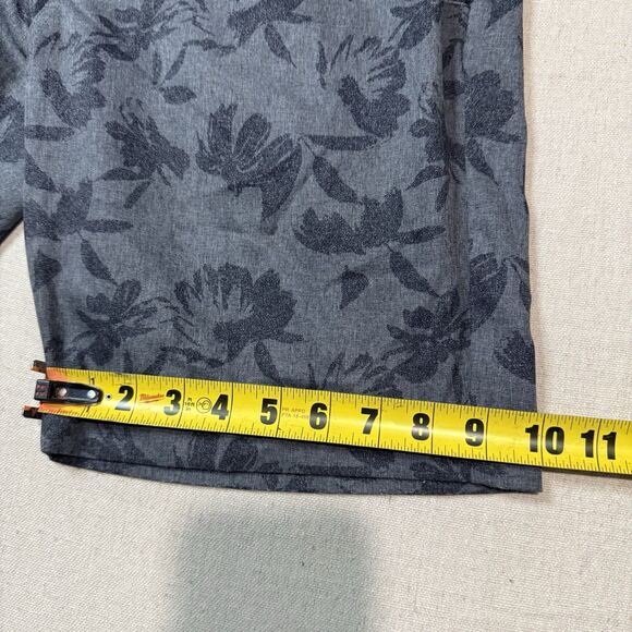 Travis Mathew Inlet Golf Shorts Size 33 Black Gray  9” Inseam Pinstripe Floral - Picture 7 of 7